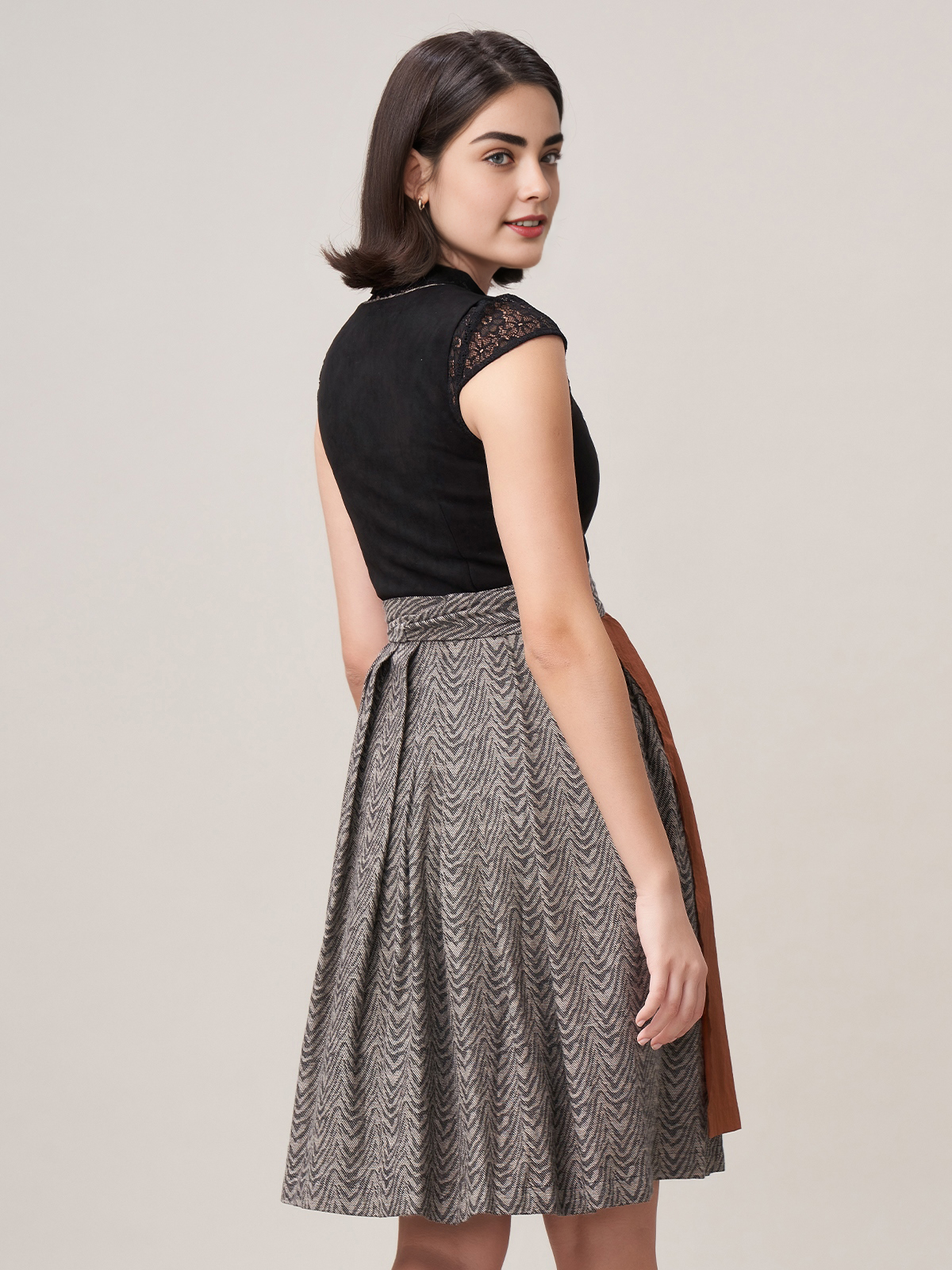 Dirndl in eleganter rosa pink Farbe