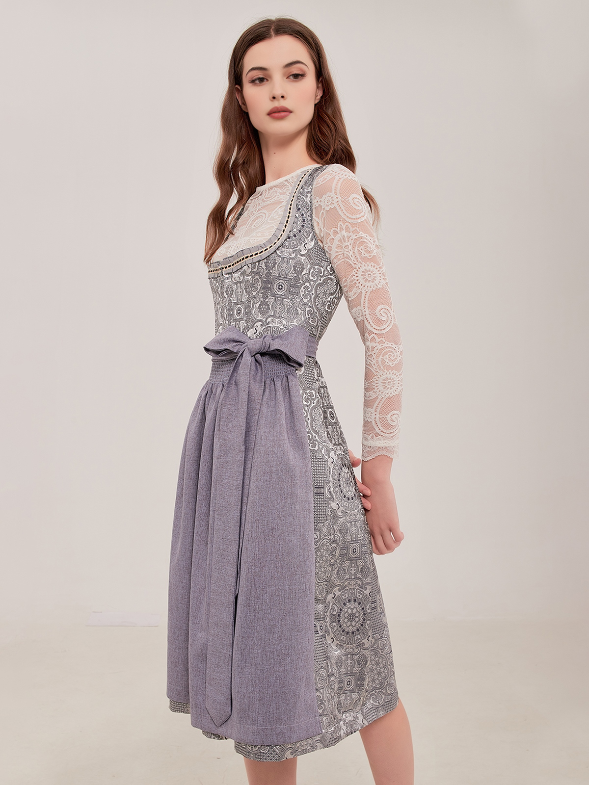 Ehreer Dirndl in Grau