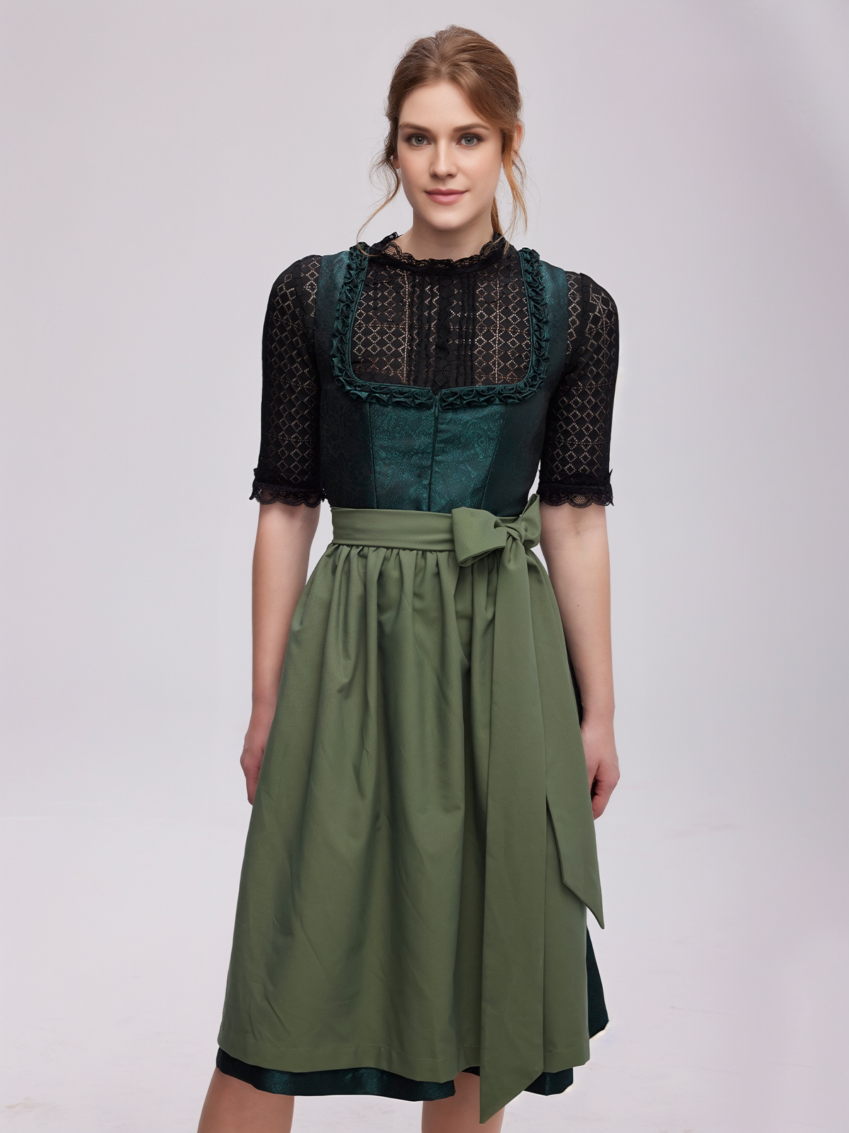 Elegantes Rose Dirndl mit floralen Details