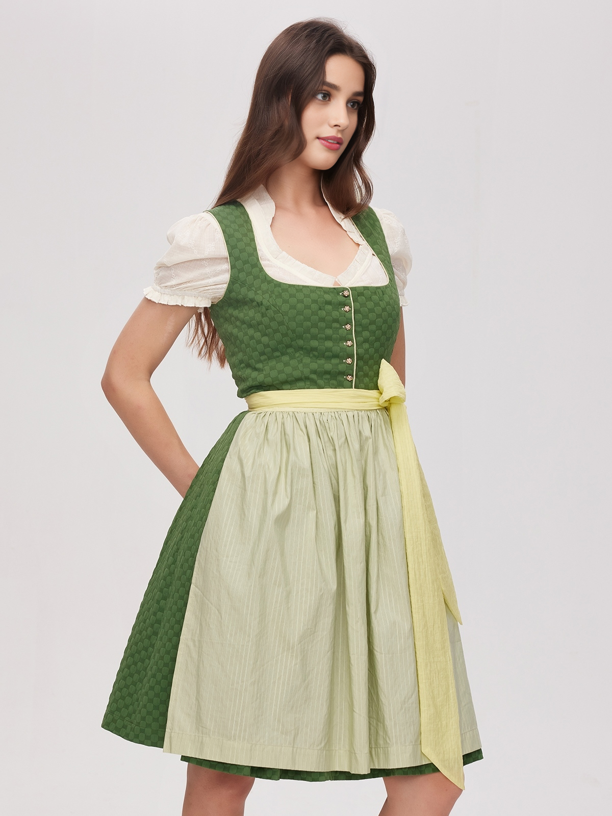 Dirndl Beige in natürlicher Eleganz