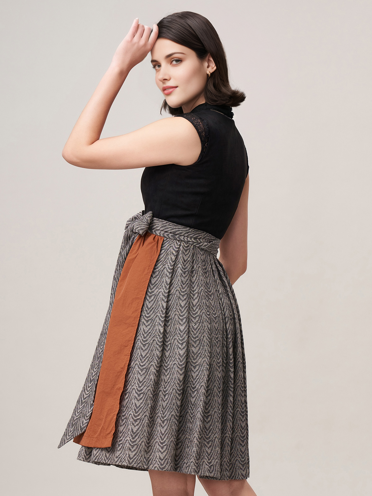 Dirndl in Lachsfarben
