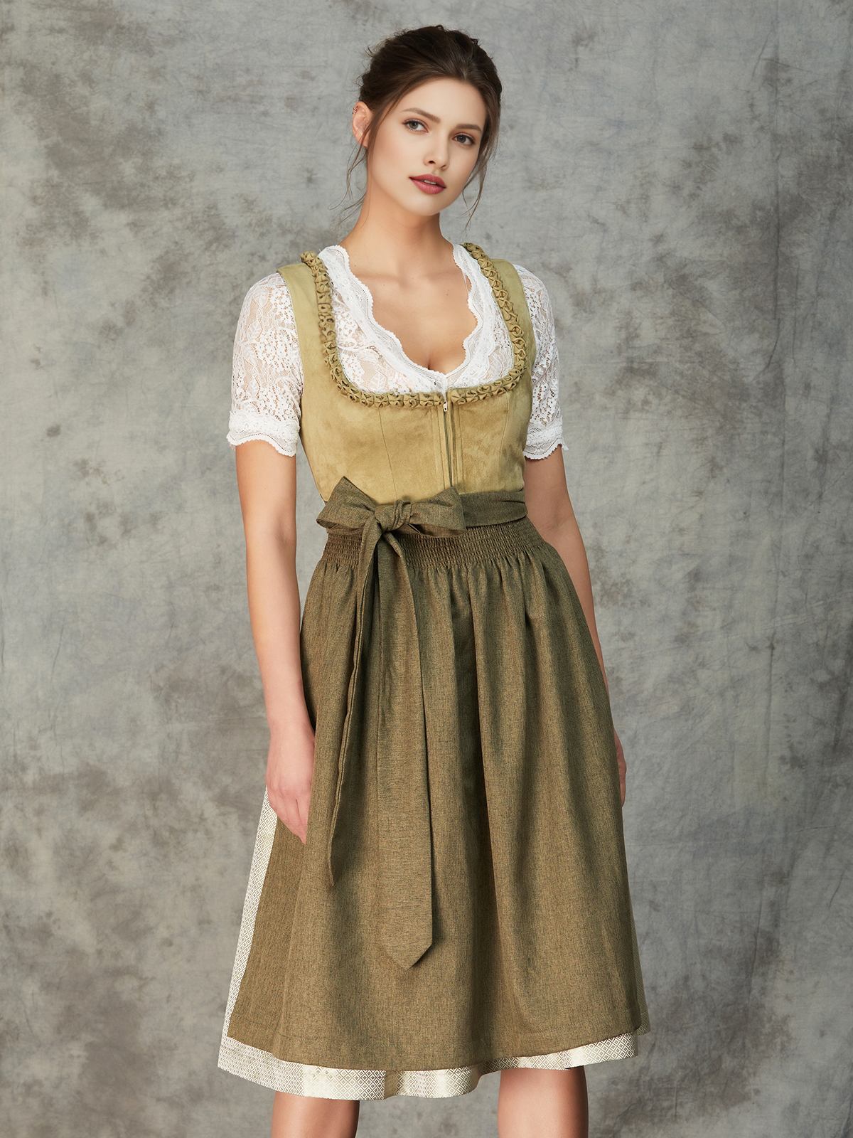 Dirndl in Grün mit 70 cm Rocklänge