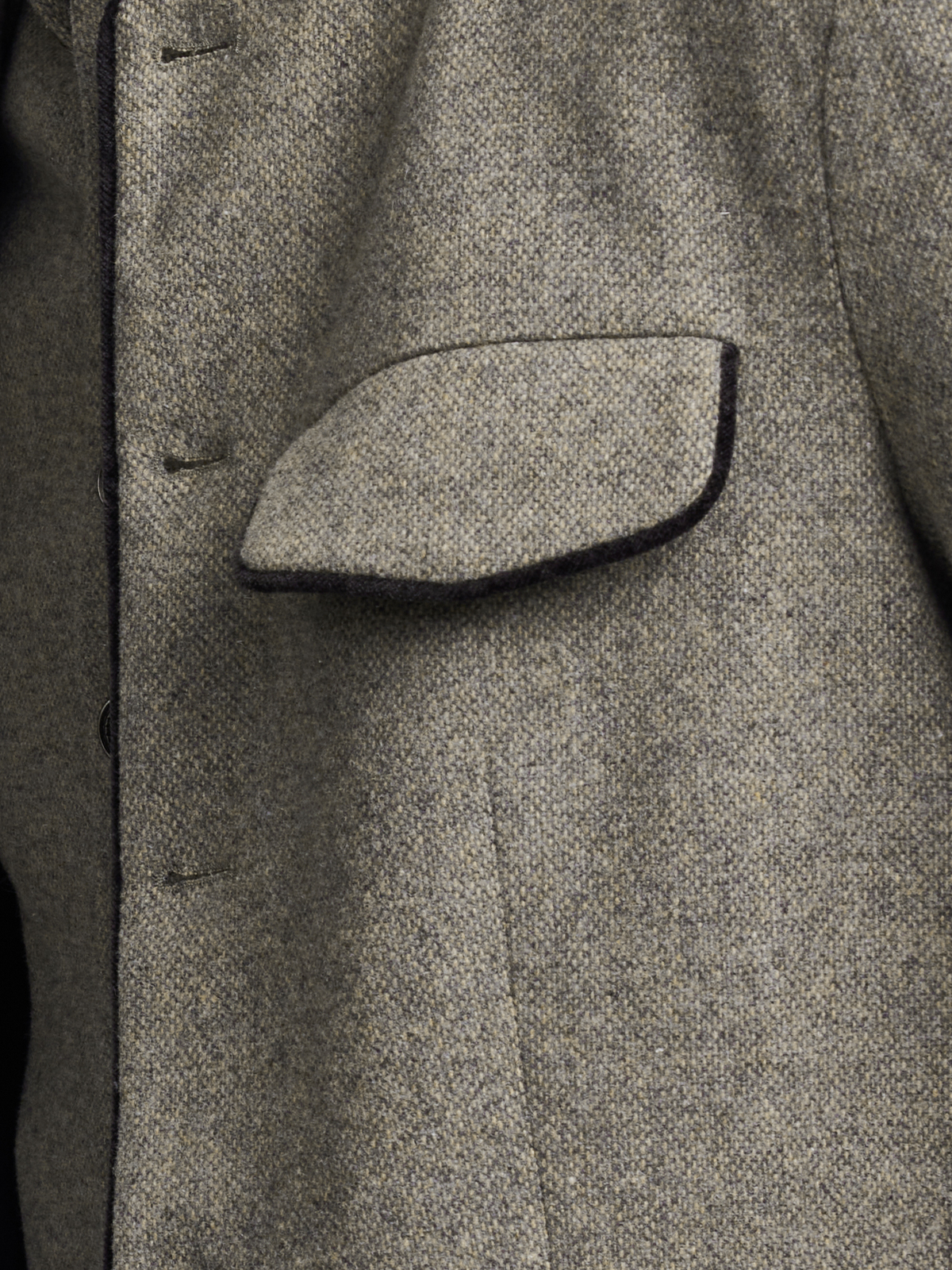 Dunkelblaues Dirndl mit grauer Schürze